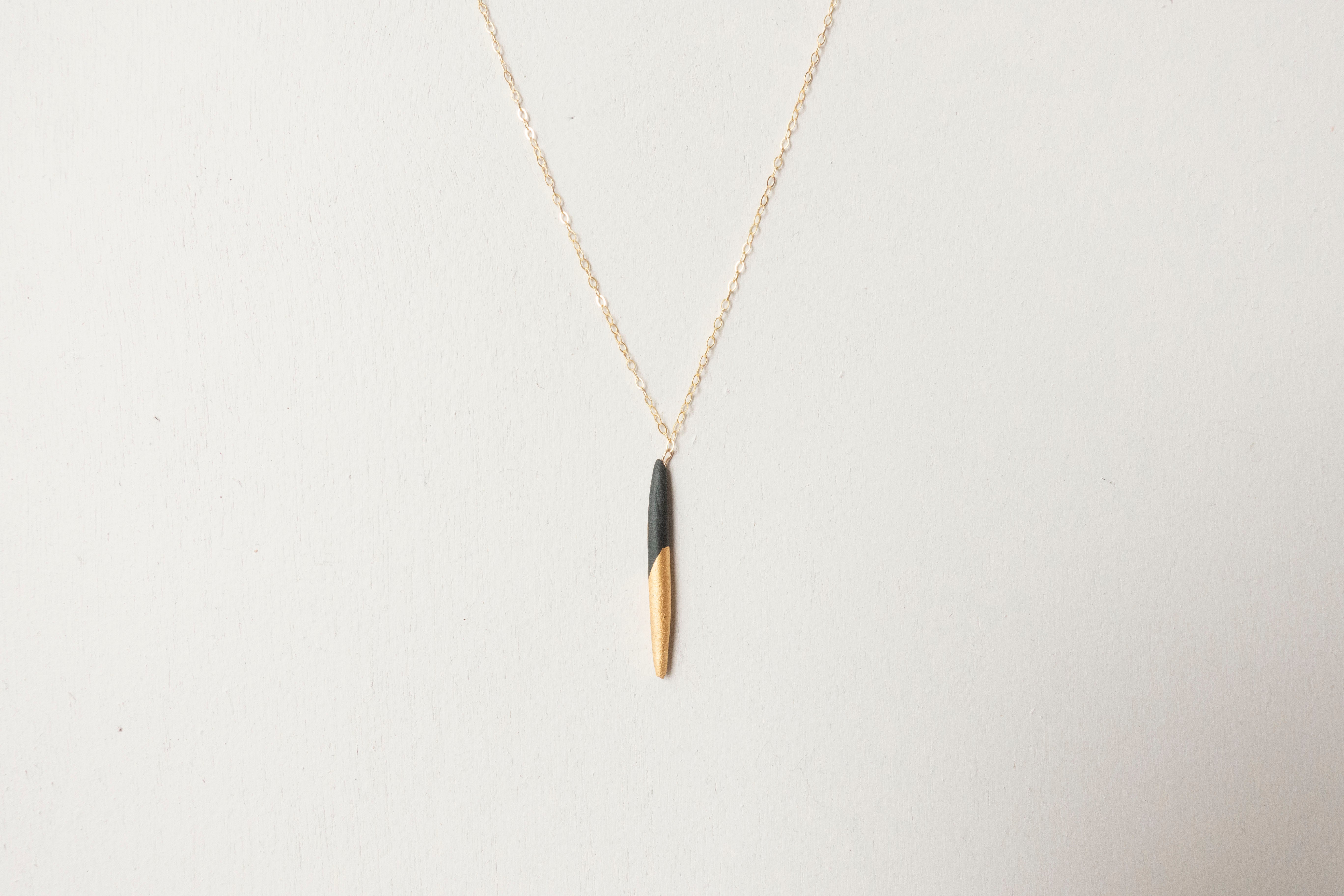 Single quill necklace black & gold