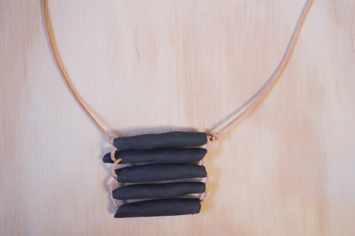 Woven necklace short black